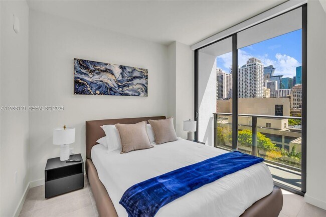 Building Photo - 121 NE 5th St