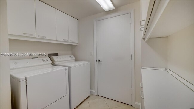 Building Photo - 1455 Ocean 902