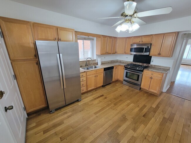 Building Photo - 5809 N Whipple St