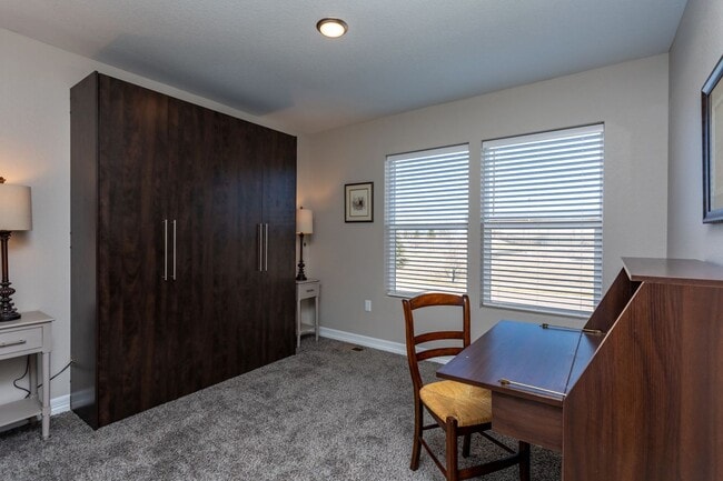 Building Photo - Stylish 3-Bedroom Townhome with Fireplace, Modern Kitchen & Spacious Layout!