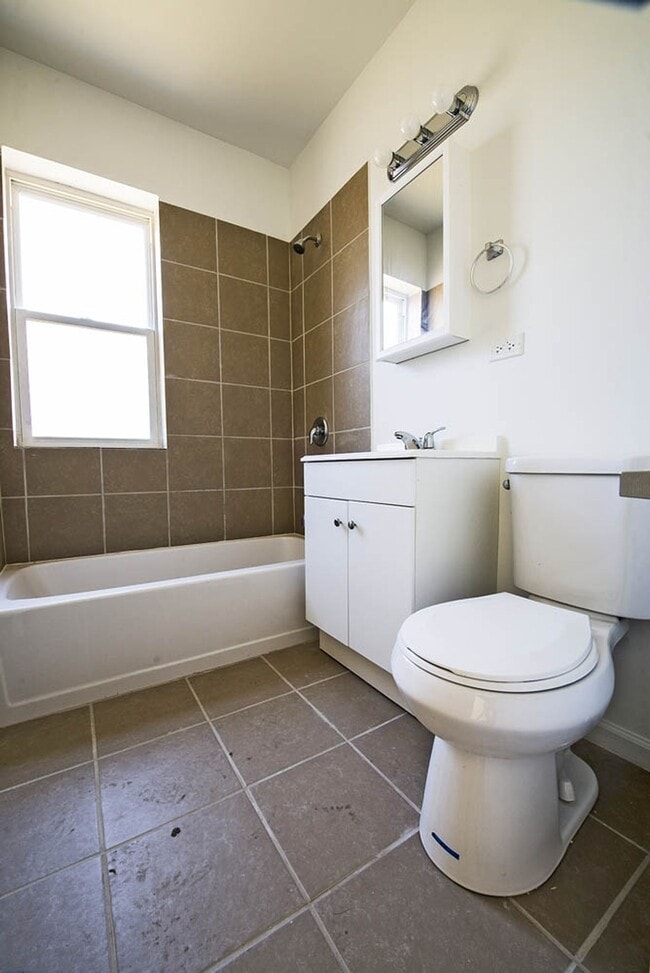Building Photo - 7654 S Marshfield Ave 1632-42 W 77th St Chicago, IL 60620