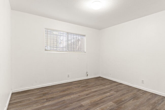 Building Photo - 2674 Parker Ave
