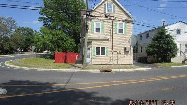 Building Photo - 17 Player Ave