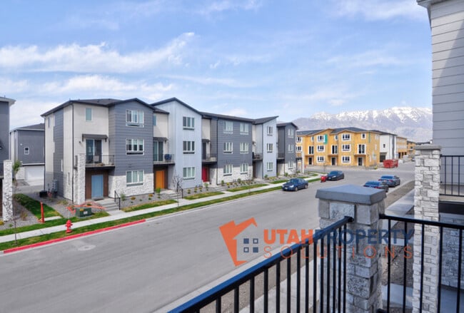 Building Photo - 1032 W 430 S