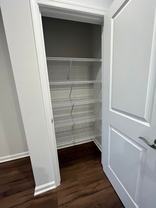 Building Photo - 5981 McComb St