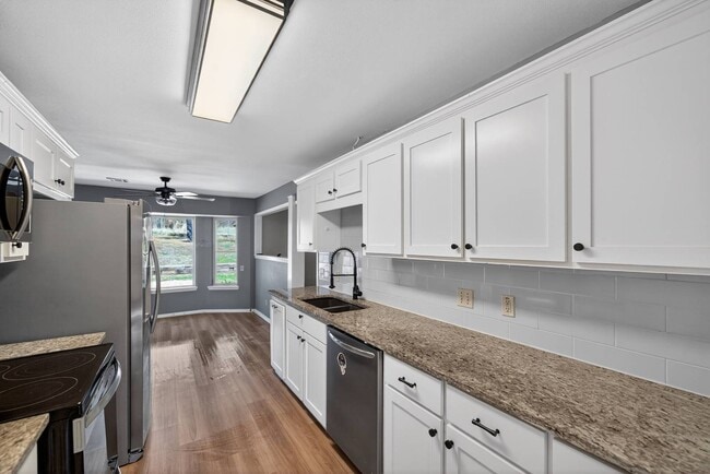 Building Photo - 1910 W 4th St S