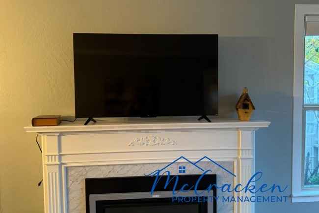 Building Photo - Fully furnished, pet-friendly, and available for mid-term stays with a 30-day minimum