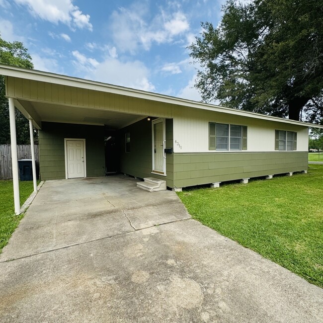 Primary Photo - 6311 Real St