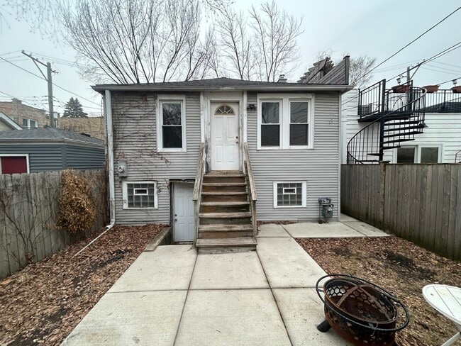 Building Photo - 4843 N Oakley Ave