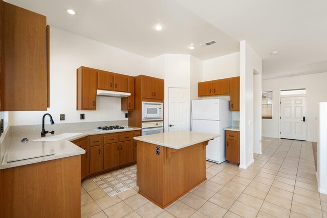 Building Photo - 45160 Debbie Dr