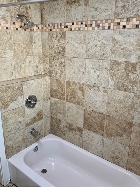 Building Photo - 1 bed 1 bath Duplex unit in Richmond -- AVAILABLE NOW !!