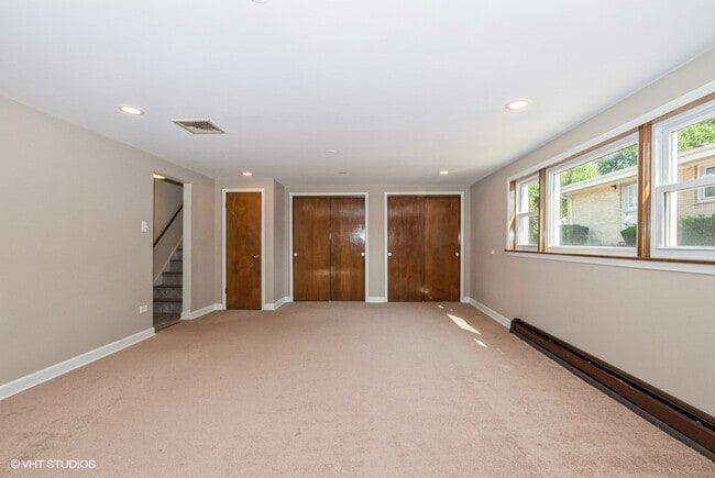 Building Photo - 10012 S Komensky Ave