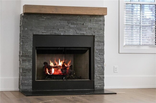 Building Photo - 377 Anders N