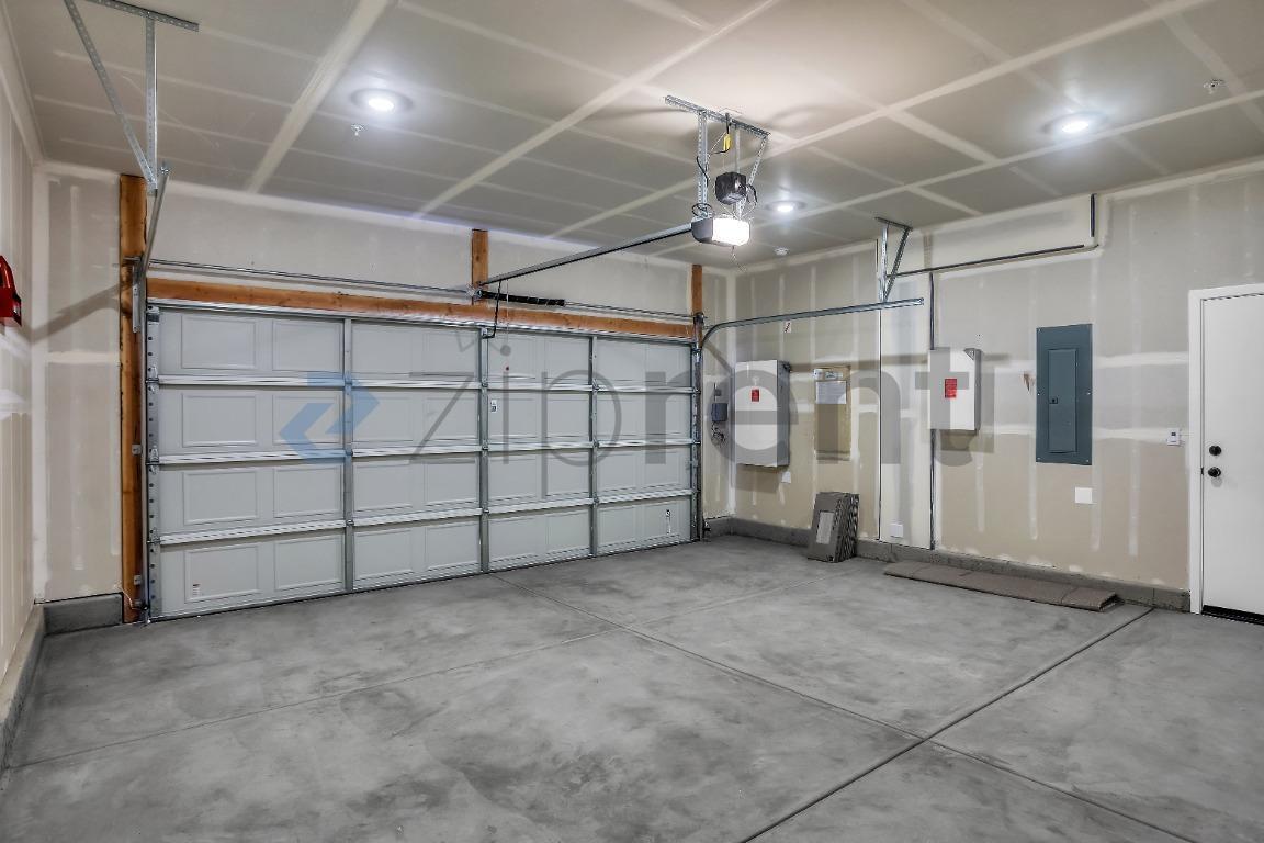 Building Photo - Unit