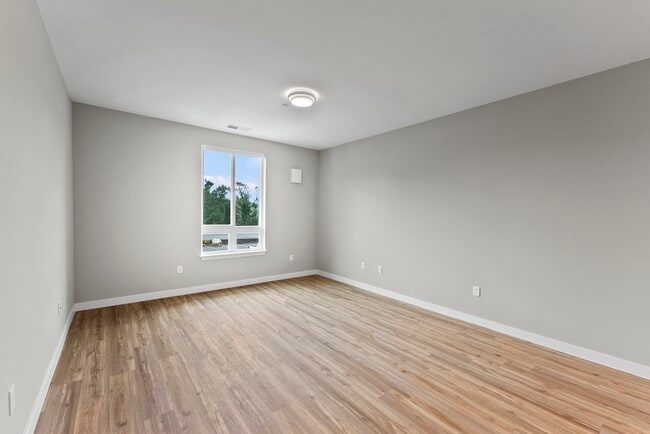 Building Photo - 999 Main St