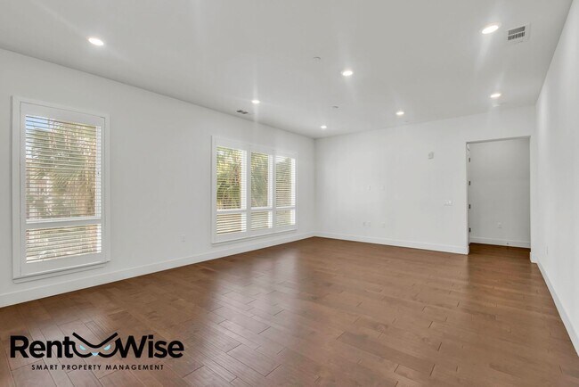 Building Photo - 390 Riesling Ave