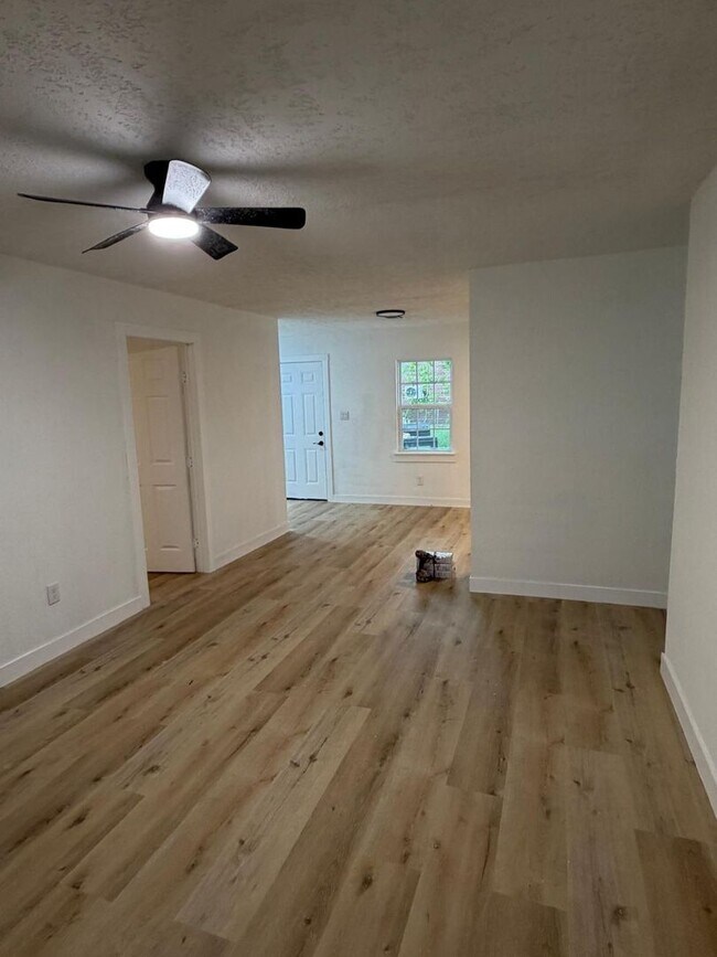 Building Photo - BEAUTIFUL HOME IN HOUSTON. MOVE IN READY!.