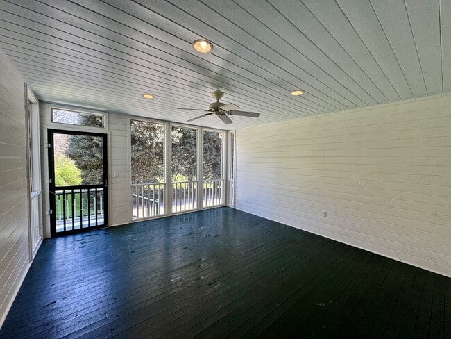 Building Photo - 506 Mayes Ave