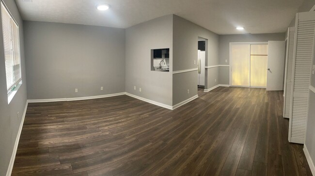 Building Photo - Newly Remodeled 2Bed/2.5Bath Townhome For ...