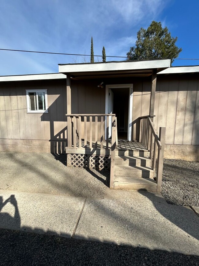 Building Photo - 2 Bedroom, 1 Bathroom Home for Rent – $1,5...