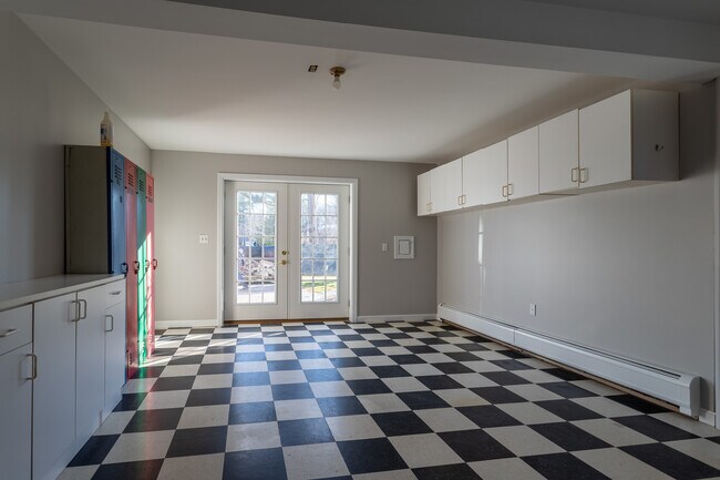 Building Photo - 4 Pheasant Ct