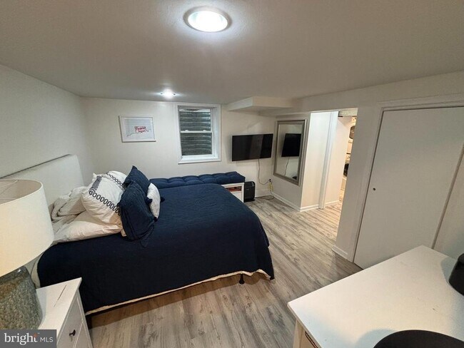 Building Photo - 2803 Albemarle Dr