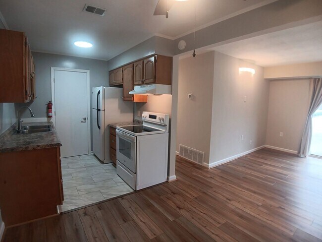 Building Photo - Blacksburg, 2 BR / 1 BA Available August 7th, 2026.