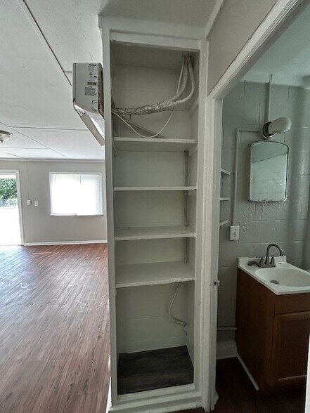 Building Photo - 1213 Gatewood Ave