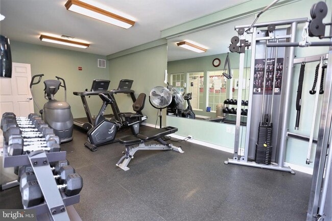 Building Photo - 18 E Countryside Dr