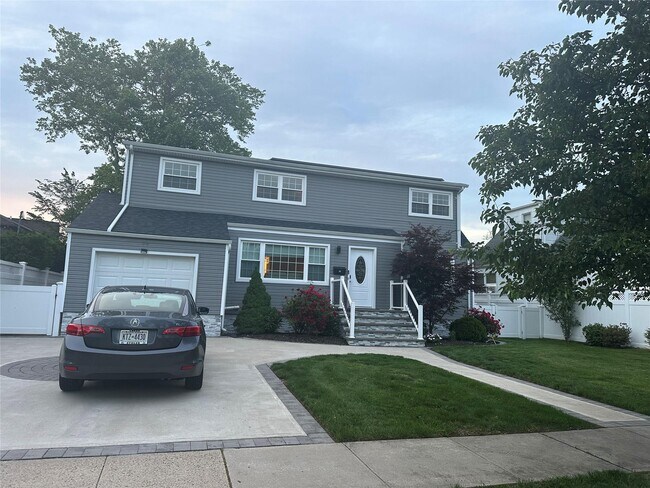 Primary Photo - 22 Stewart St