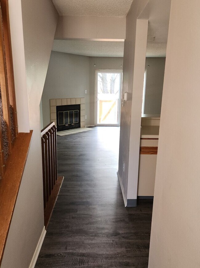 Building Photo - Fantastic Condo at Lexington Village!