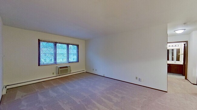 Building Photo - RENOVATED Lower 1 Bedroom 1 Bathroom Apart...