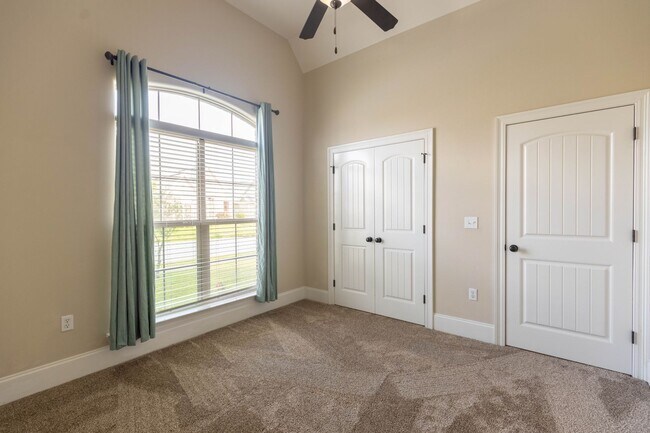 Building Photo - 515 Palm Breeze Dr