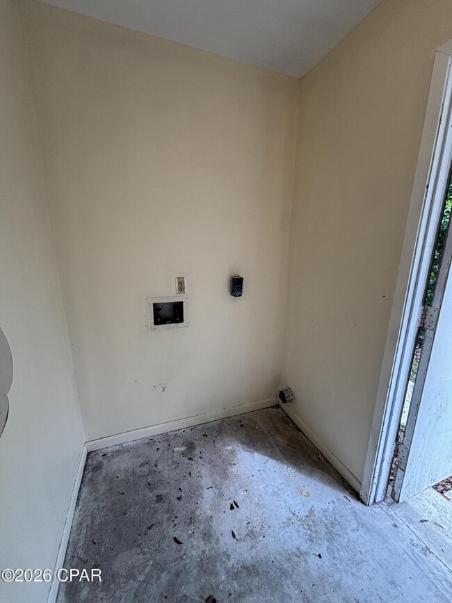 Building Photo - 1102 Frankford Ave