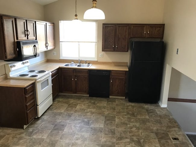 Building Photo - 8526 S Flower St