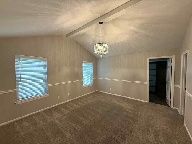 Building Photo - 36 Silver Elm Pl