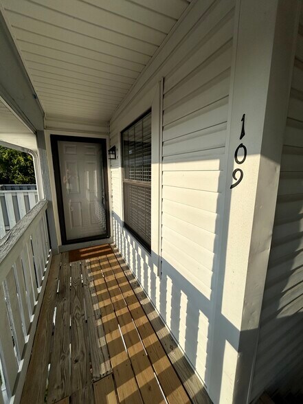 Building Photo - 109 Prescott Place