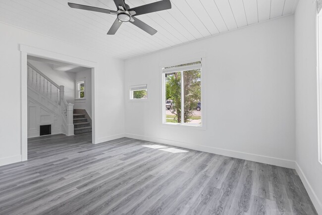 Building Photo - 5 Bed 2 Bath MODERN HERITAGE HOME