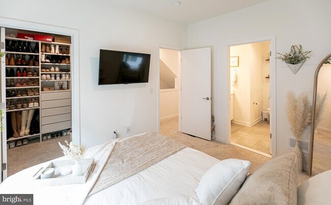 Building Photo - 3123 Beachview Ln