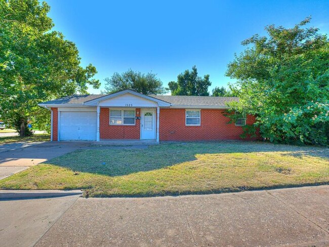 Building Photo - 3 Bed/1.5 Bath House Near Norman North HS