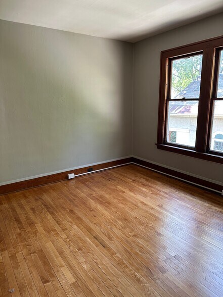 Building Photo - 287 S Winooski Ave