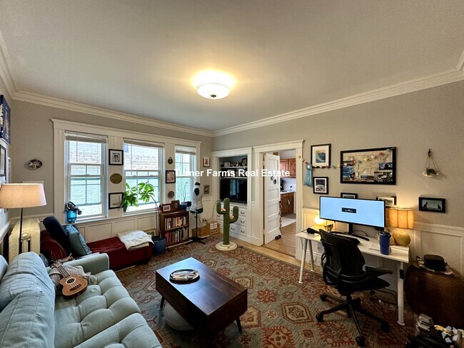 Building Photo - 8A Forest St
