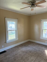 Building Photo - 2 BR house w garage, CA, fireplace