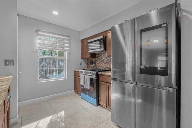 Building Photo - 1629 Sweden Ln