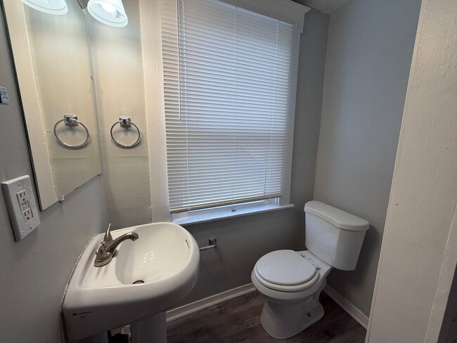 Building Photo - Hidden Gem on a Quiet No-Outlet Street – Move-In Ready 3BR with Garage & Deck Near I-75