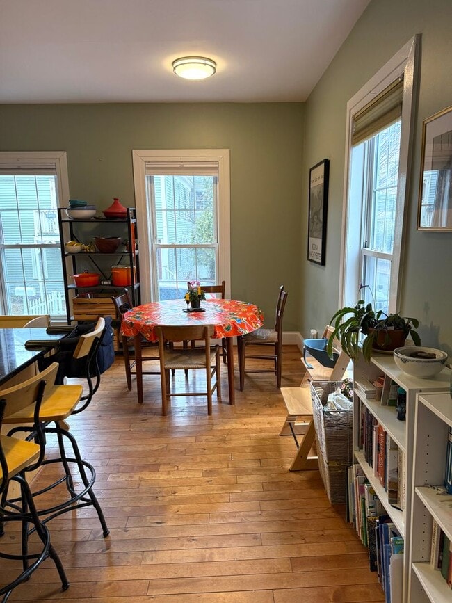 Building Photo - Charming 2 Bed + 2 Bath in the West End