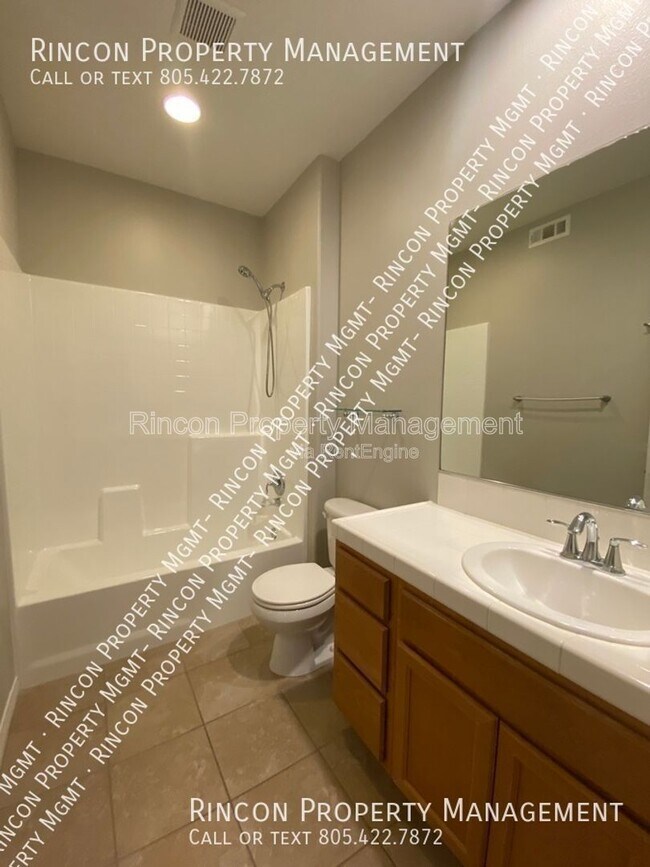 Building Photo - 3142 N Ventura Rd