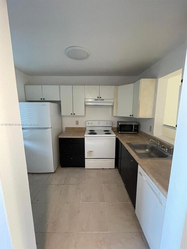 Building Photo - 8610 N Sherman Cir