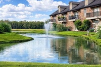 Building Photo - 1BR/1BA Upstairs Condo for Lease in Gated Chatsworth Court!