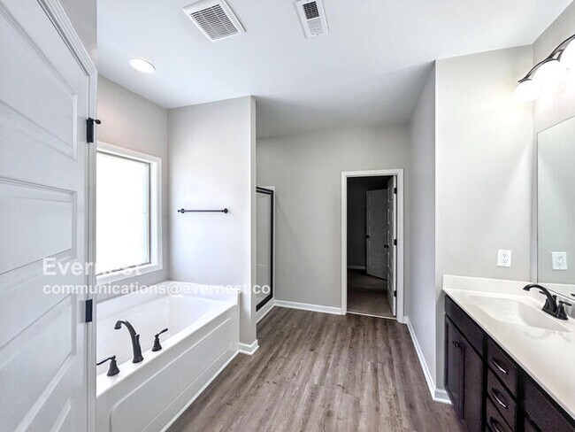 Building Photo - 118 Holly Fern Dr.
